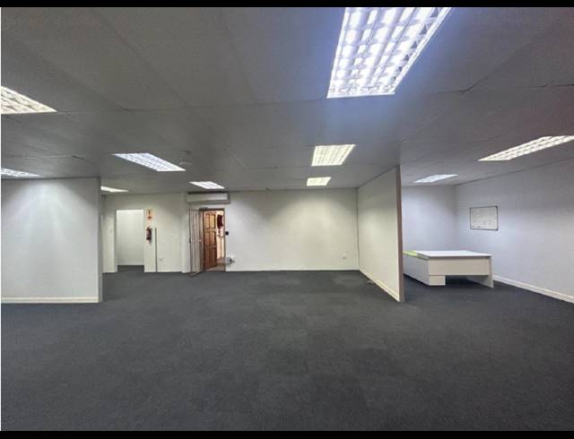 180M² OFFICE TO LET IN WESTVILLE